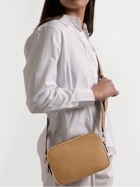 Leatherology “Meadow” Double Zip Camera Bag With Short Guitar Strap
